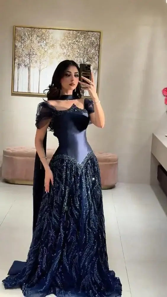 فستان سهرة ملكي بلون كحلي بتصميم أنيق