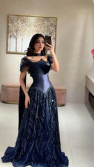 فستان سهرة ملكي بلون كحلي بتصميم أنيق