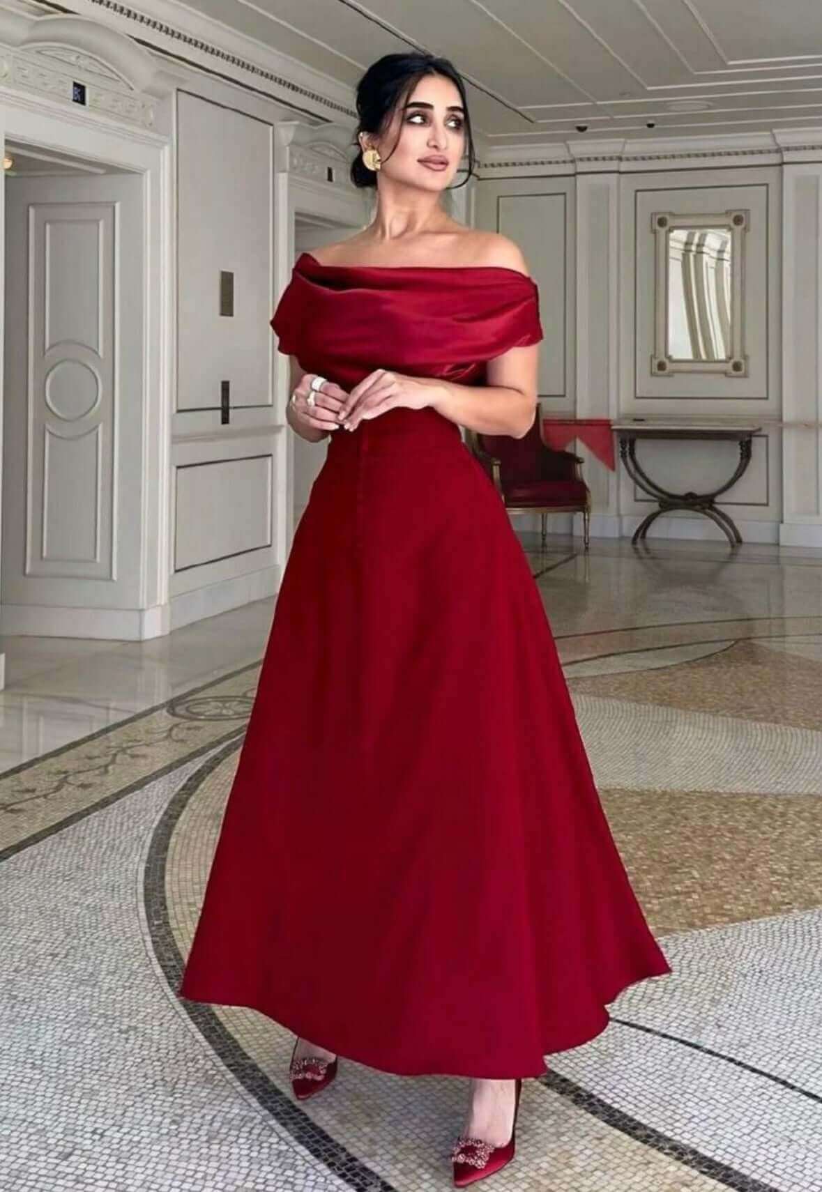 فستان احمر 