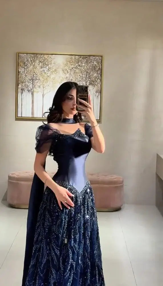 فستان سهرة ملكي بلون كحلي بتصميم أنيق