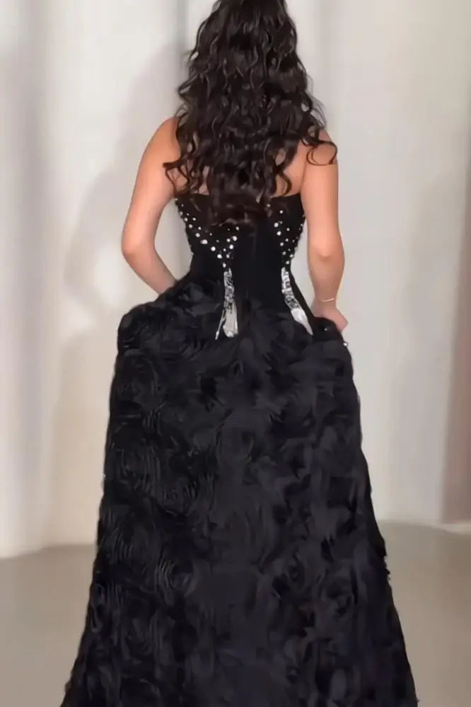 الأسود بلمسة برّاقة