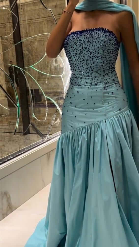 فستان سهرة سماوي ملكي بترتر متلألئ وشق جريء