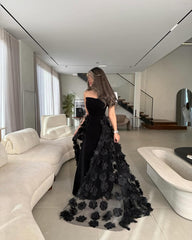 فستان سهرة أسود فاخر بذيل شفاف مزين بالورود