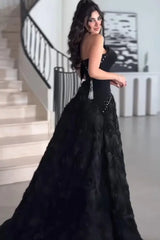 الأسود بلمسة برّاقة