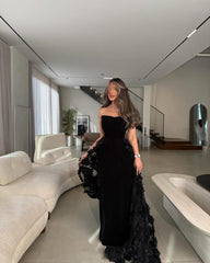 فستان سهرة أسود فاخر بذيل شفاف مزين بالورود
