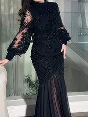 فستان سهرة أسود فاخر بتطريز يدوي وأكمام شفافة راقية