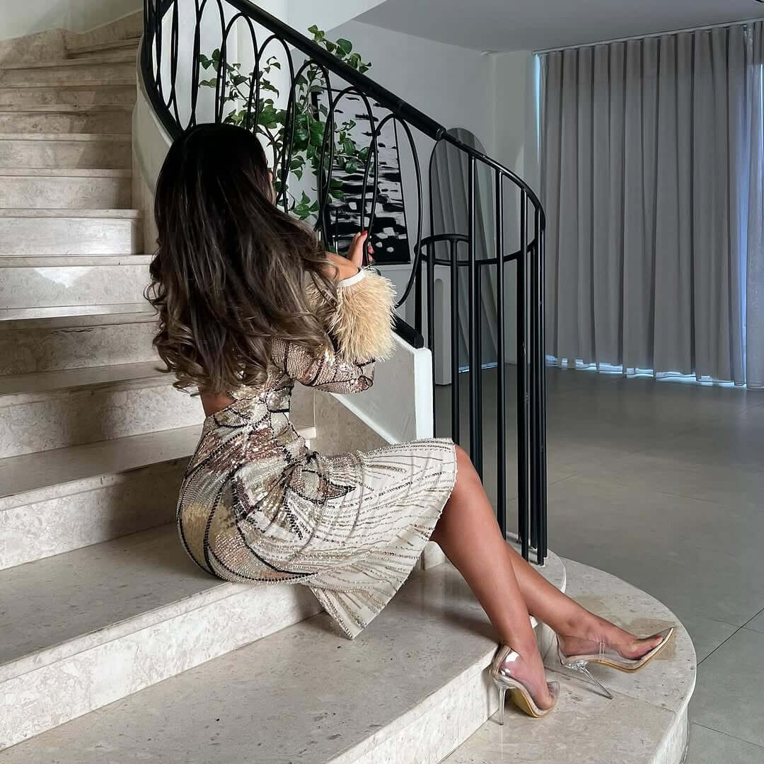 فستان سهرة فاخر بتطريز لامع وتصميم ميدي أنيق