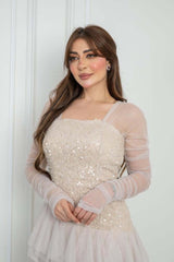 فستان ناعم بطبقات كشكش وتطريز لامع – لمسة أنوثة فاخرة