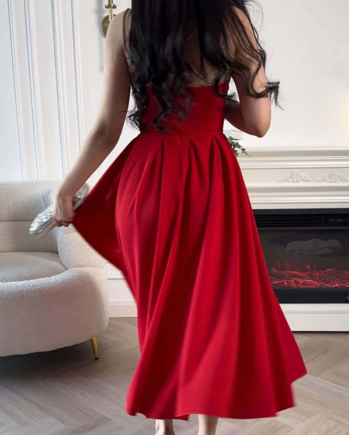 فستان سهره ناعم أنيق باللون الأحمر
