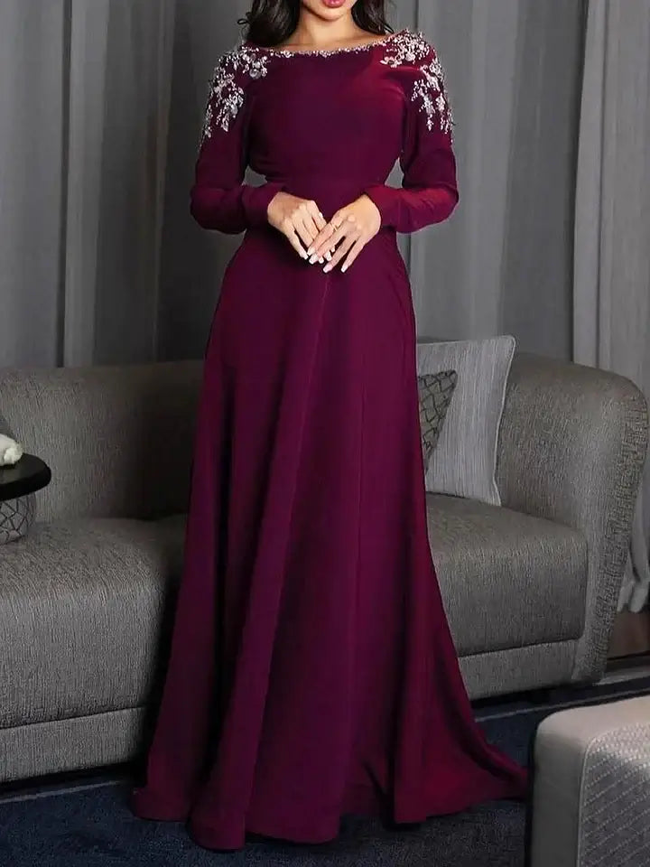 فستان سهرة عنابي بأكمام طويلة وتطريز على الأكتاف – لمسة فخامة ناعمة