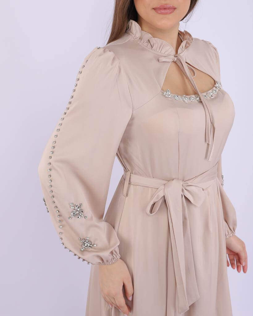 ⁨فستان ستان كسرات ⁩